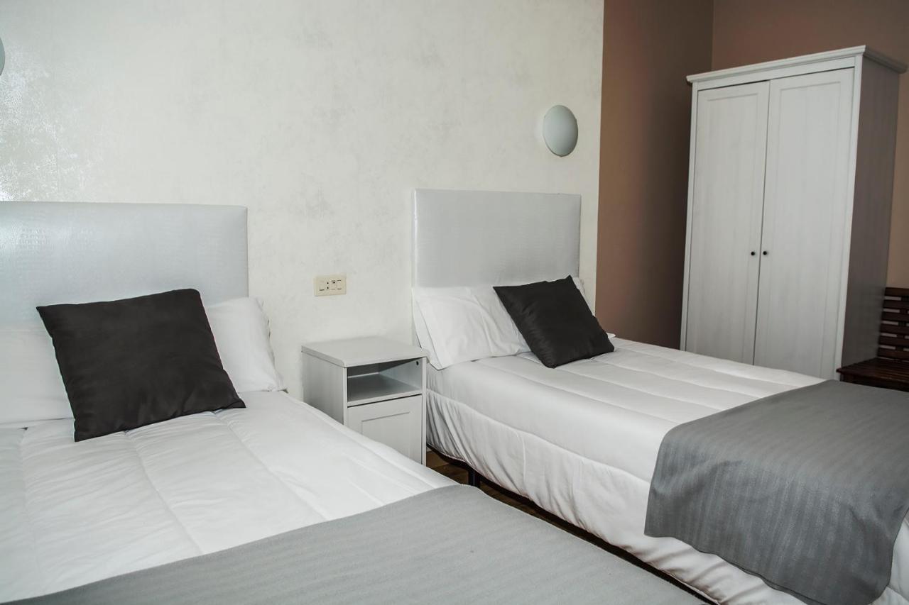Hotel Voar รีบาเดโอ ภายนอก รูปภาพ